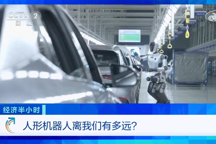 中央电视台《经济半小时》栏目对AGgame官网机器人的专题报道