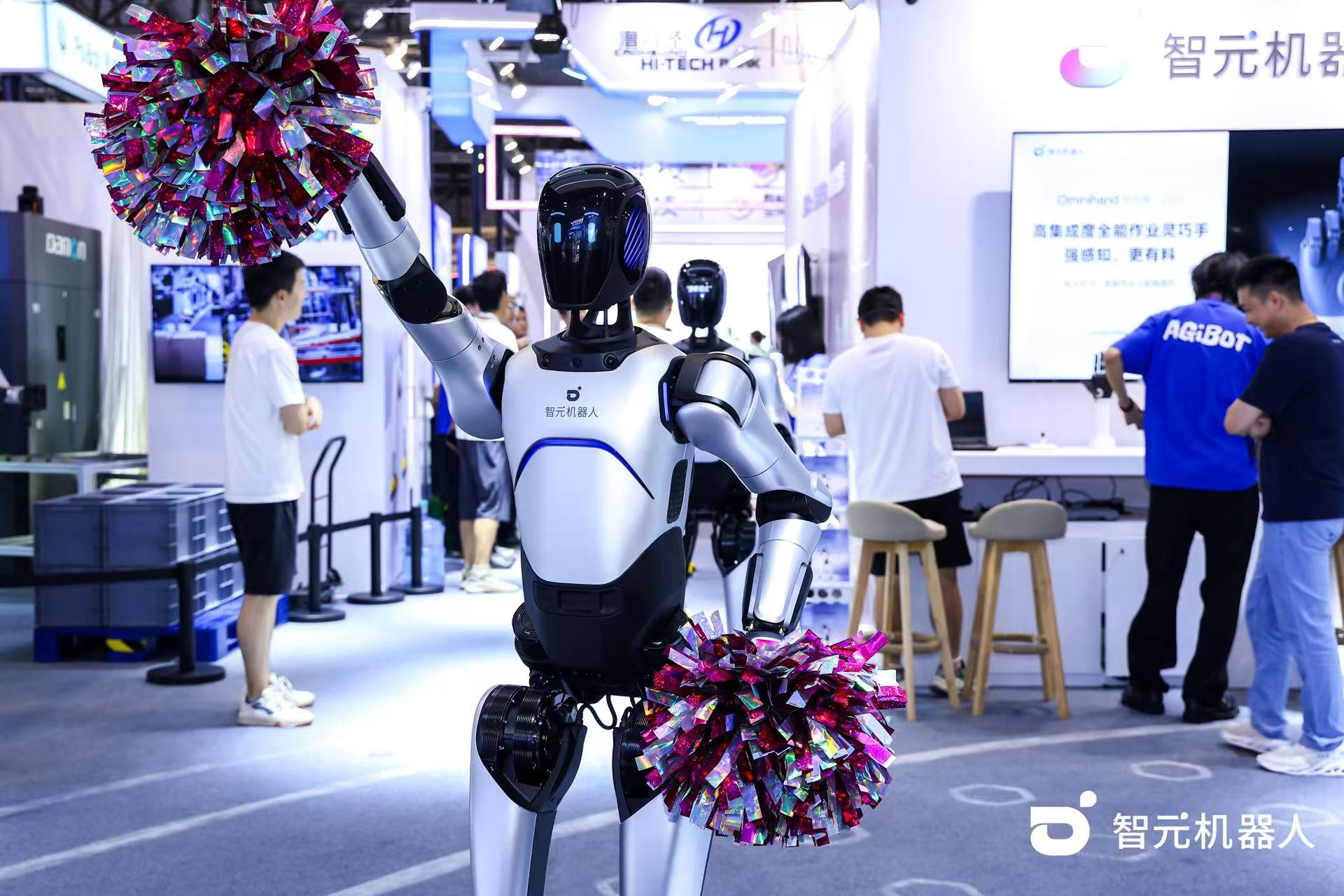 AGgame官网机器人 WAIC 首日展台火爆，机器...